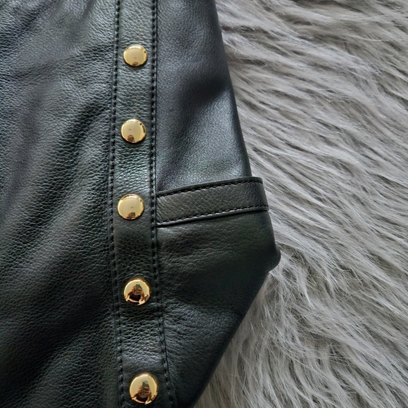 Michael Kors Big Black Leather Bag with Chain Straps and Gold Stud accents 👌 - Picture 5 of 6